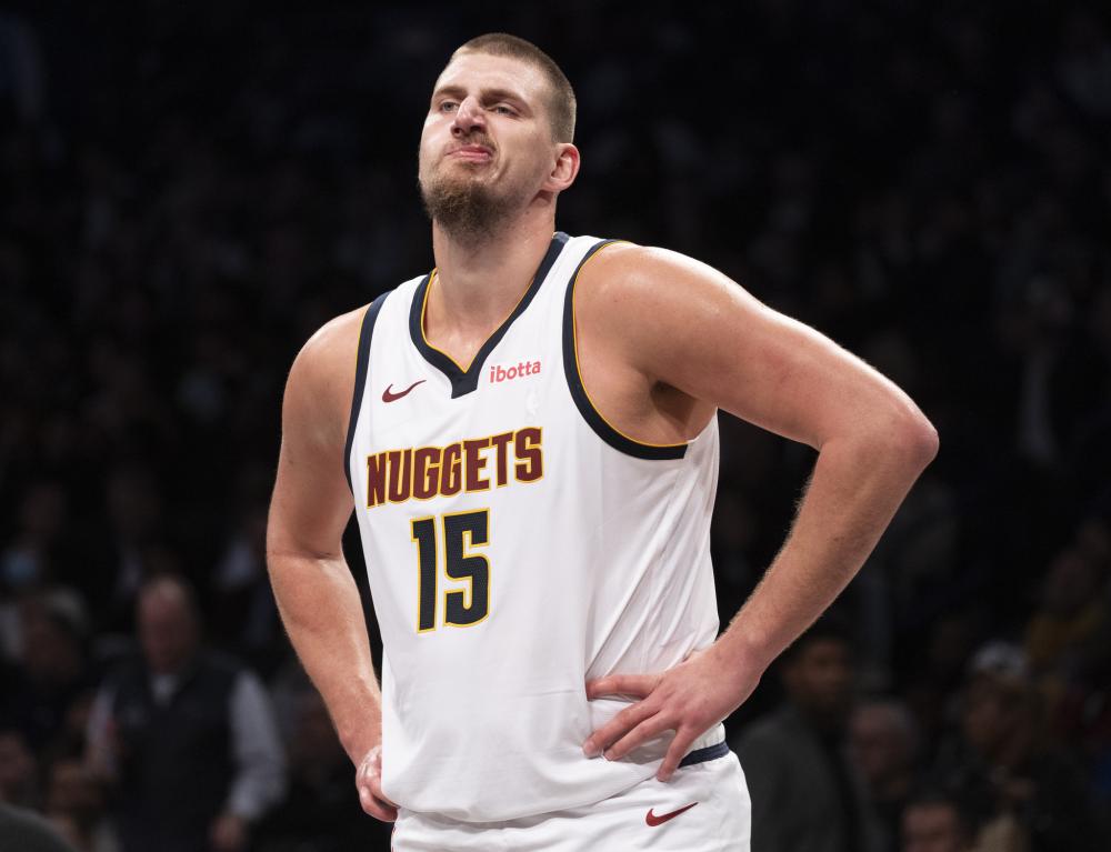 而西蒙斯是 而西蒙斯是