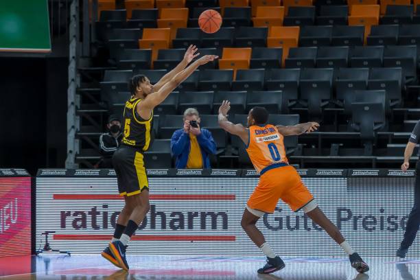 在这些比赛 在这些比赛