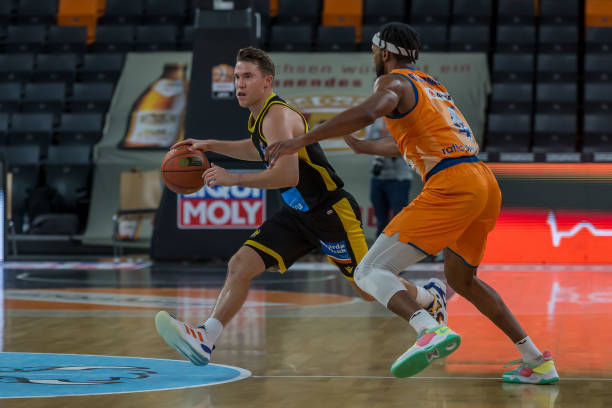 进攻手段的 进攻手段的