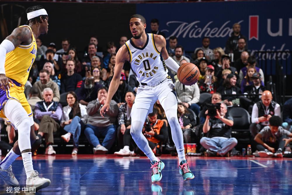 篮球场上的 篮球场上的